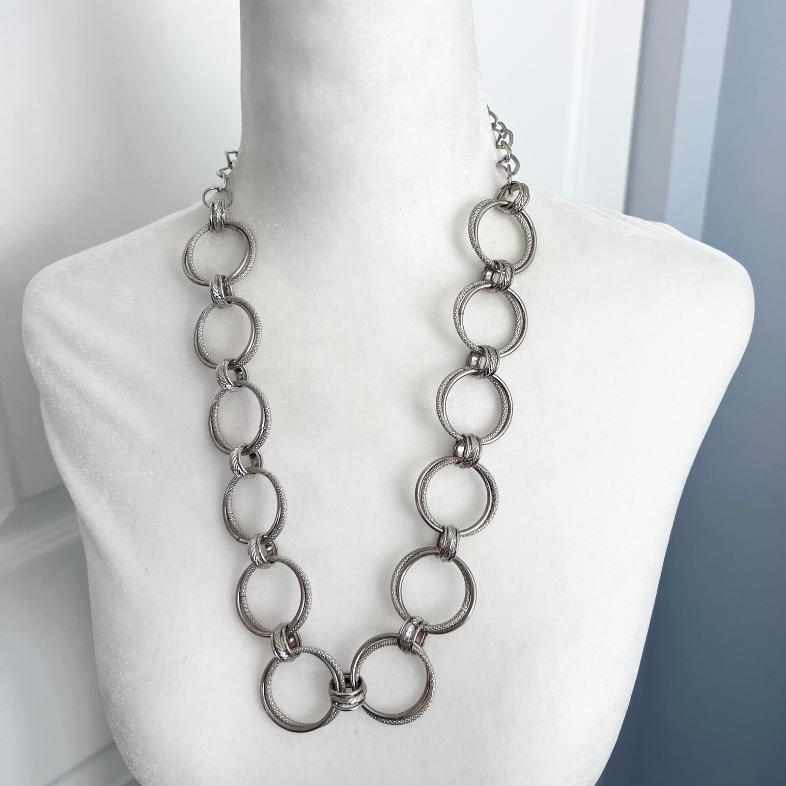 Lydell Nyc Silver Tone Interlocking Circle Link Professional Adjustable Necklace 12$